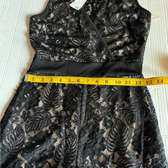 Sleeveless lace jumper size medium - Picture 4 of 6